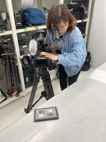 前回がいつなのか思い出せないくらい久々に同期のカメラマンとロケでコンビを組んでいます。撮影･技術 Shinohara